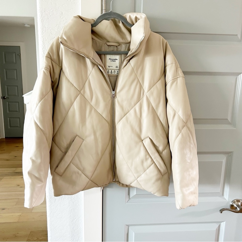Abercrombie Oversized Vegan Leather Quilted Bomber Jacket - Picture 3 of 6